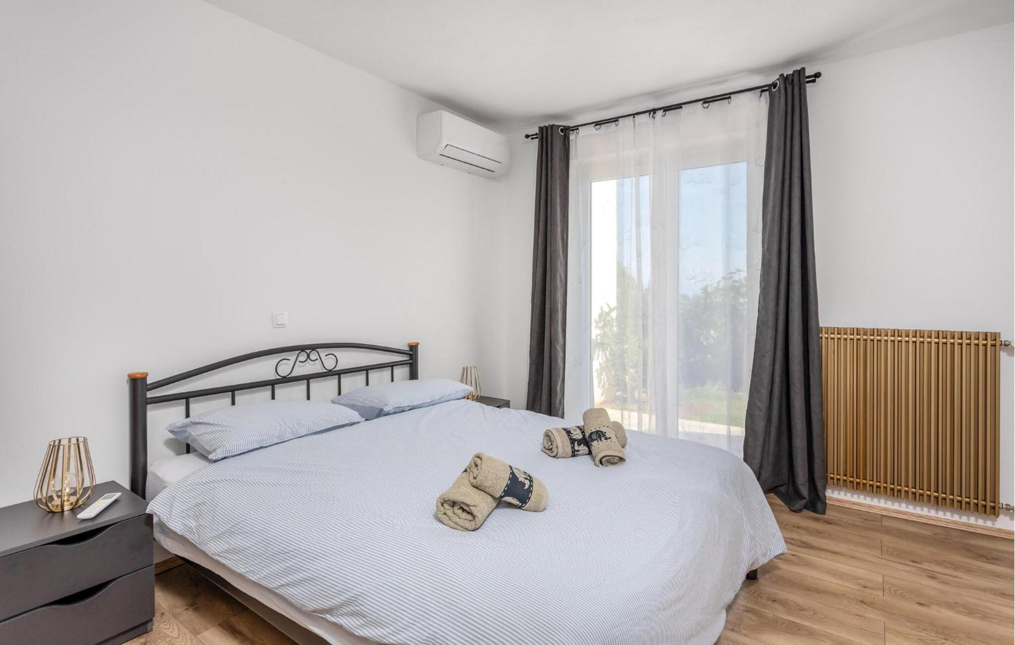 Gorgeous Apartment In Brsec With Kitchen Eksteriør bilde