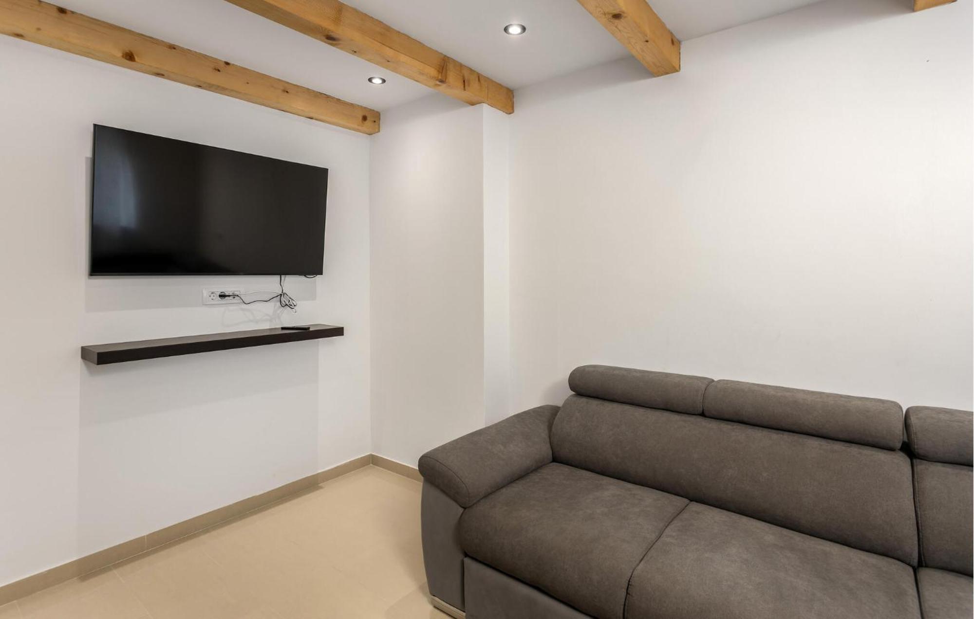 Gorgeous Apartment In Brsec With Kitchen Eksteriør bilde