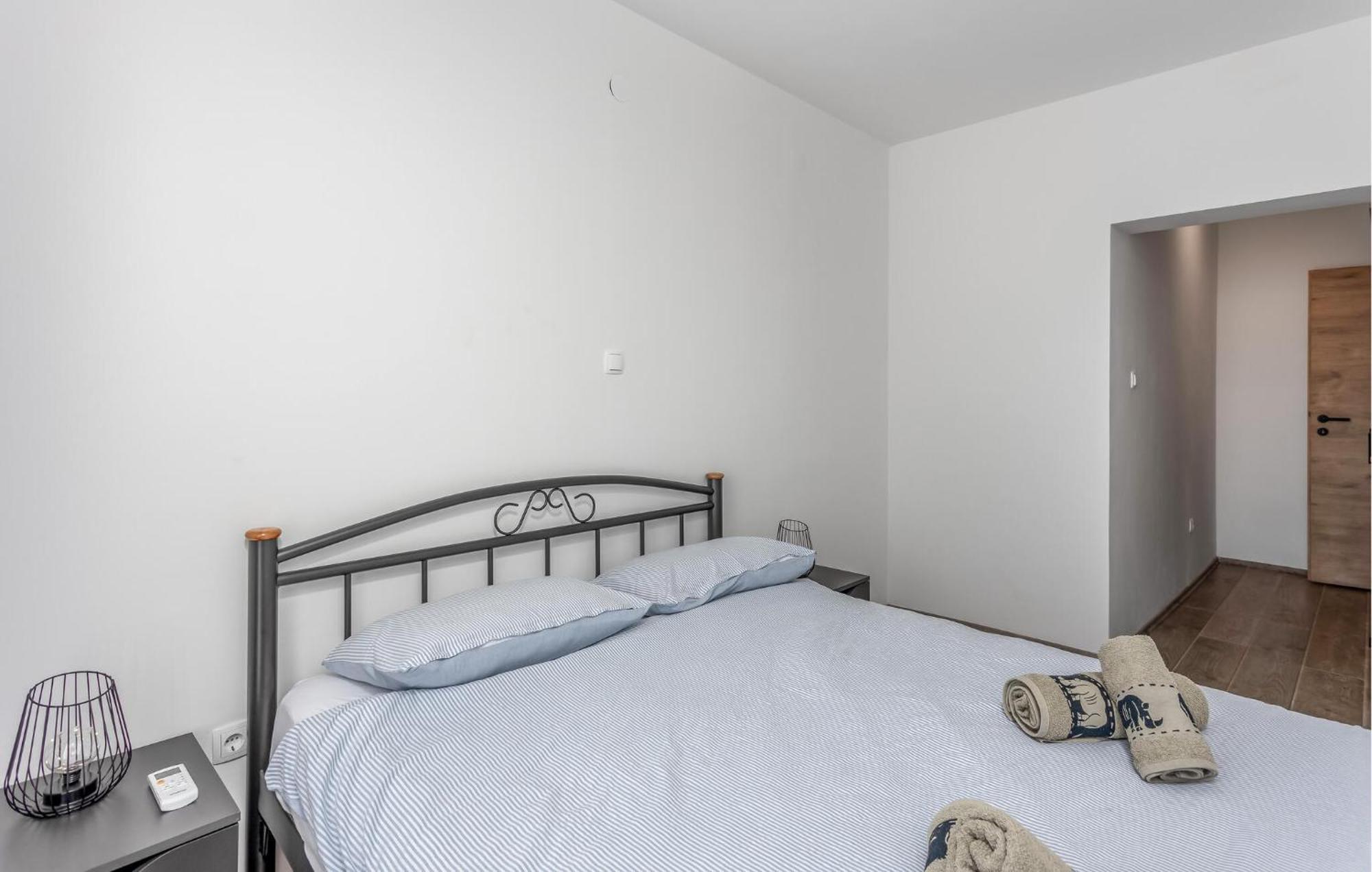 Gorgeous Apartment In Brsec With Kitchen Eksteriør bilde