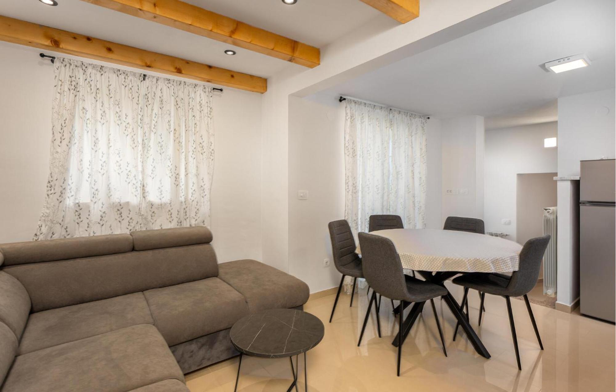 Gorgeous Apartment In Brsec With Kitchen Eksteriør bilde