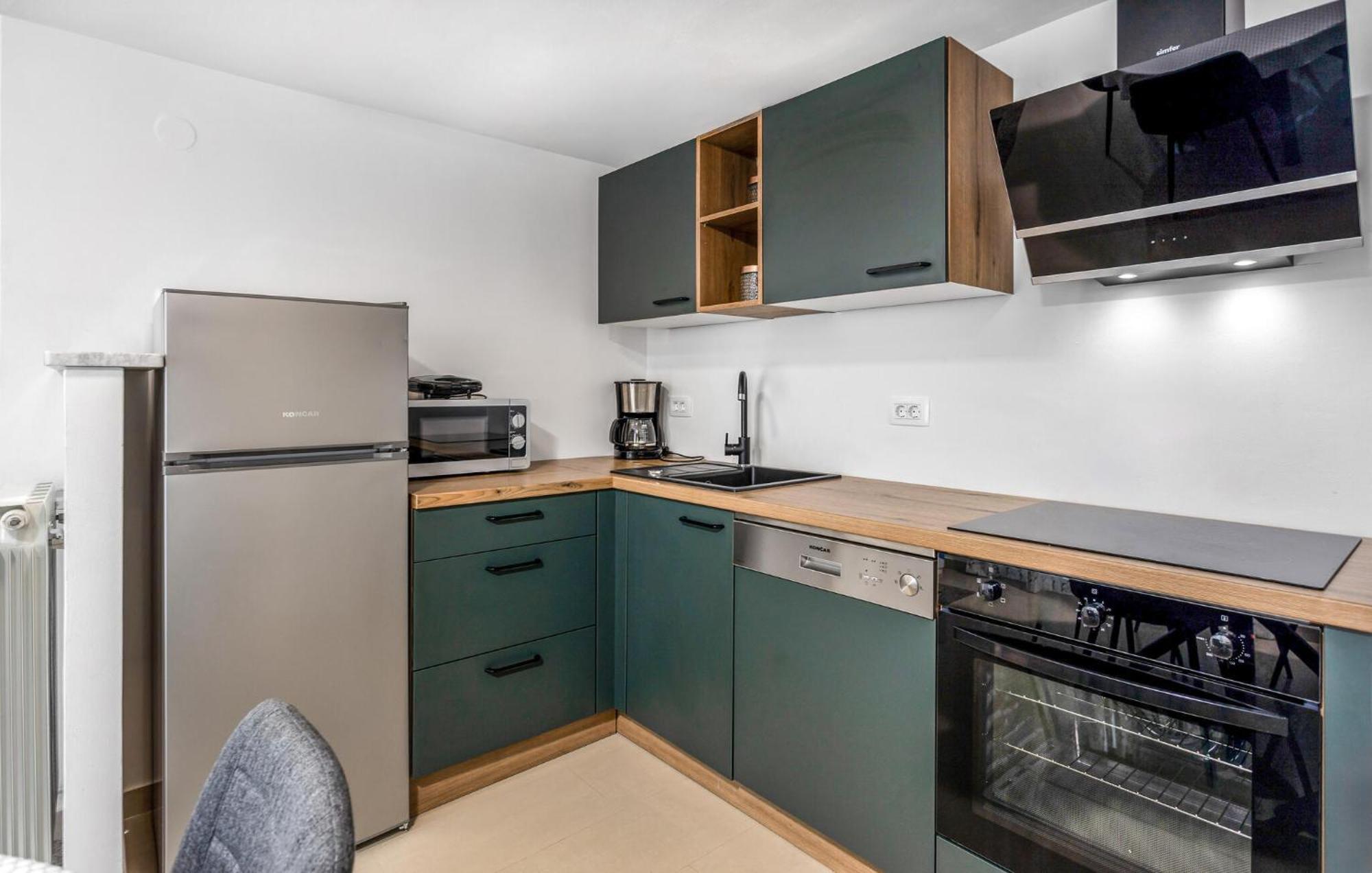 Gorgeous Apartment In Brsec With Kitchen Eksteriør bilde