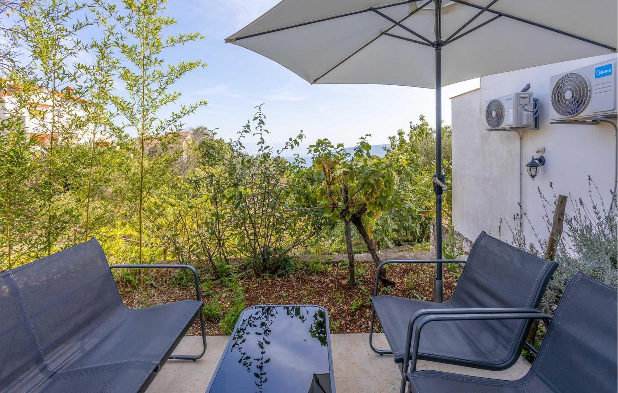 Gorgeous Apartment In Brsec With Kitchen Eksteriør bilde
